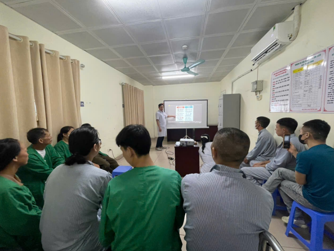 ThS.BS Nguyễn Văn Đông hướng dẫn chăm sóc sau phẫu thuật